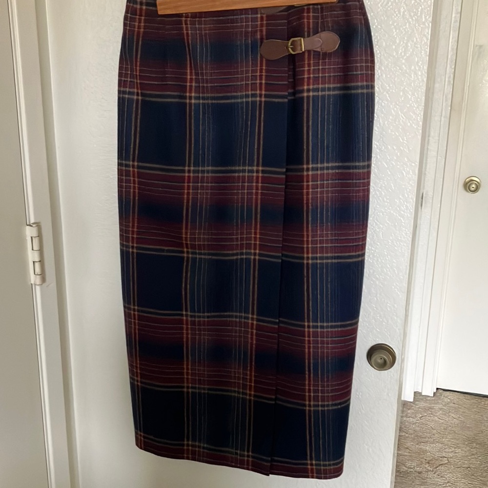 Talbots Skirt. Plaid. Size 8 petite. Wool. Fully lined. Dry clean only.